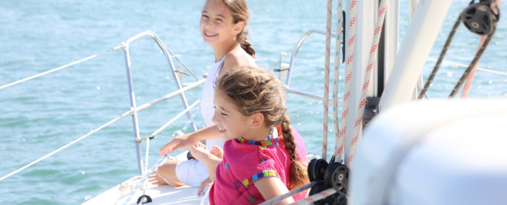 Sailing boat Barcelona children activity